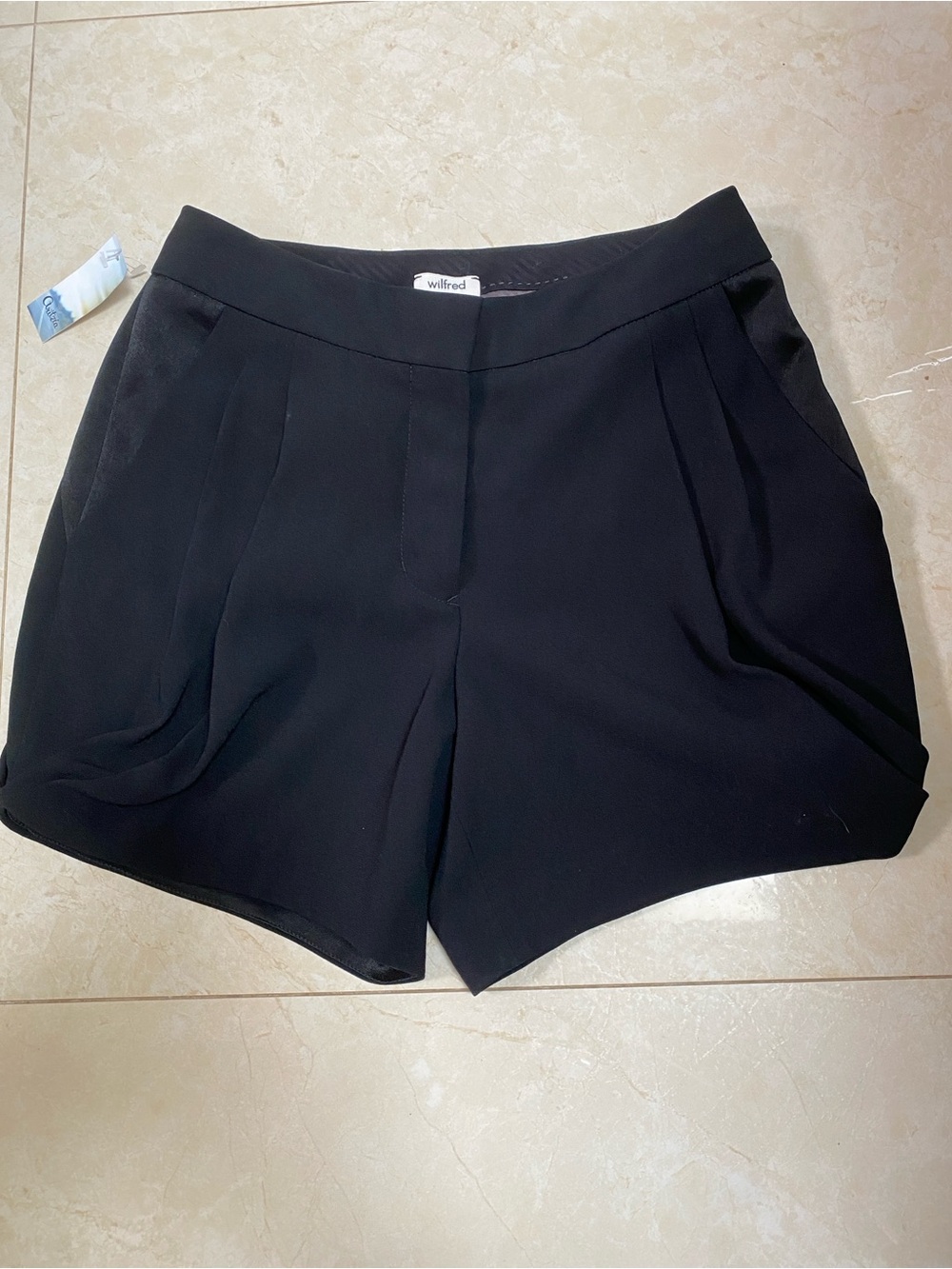 NWT Aritzia Wilfred Satin Crepe Shorts Size 2 Black